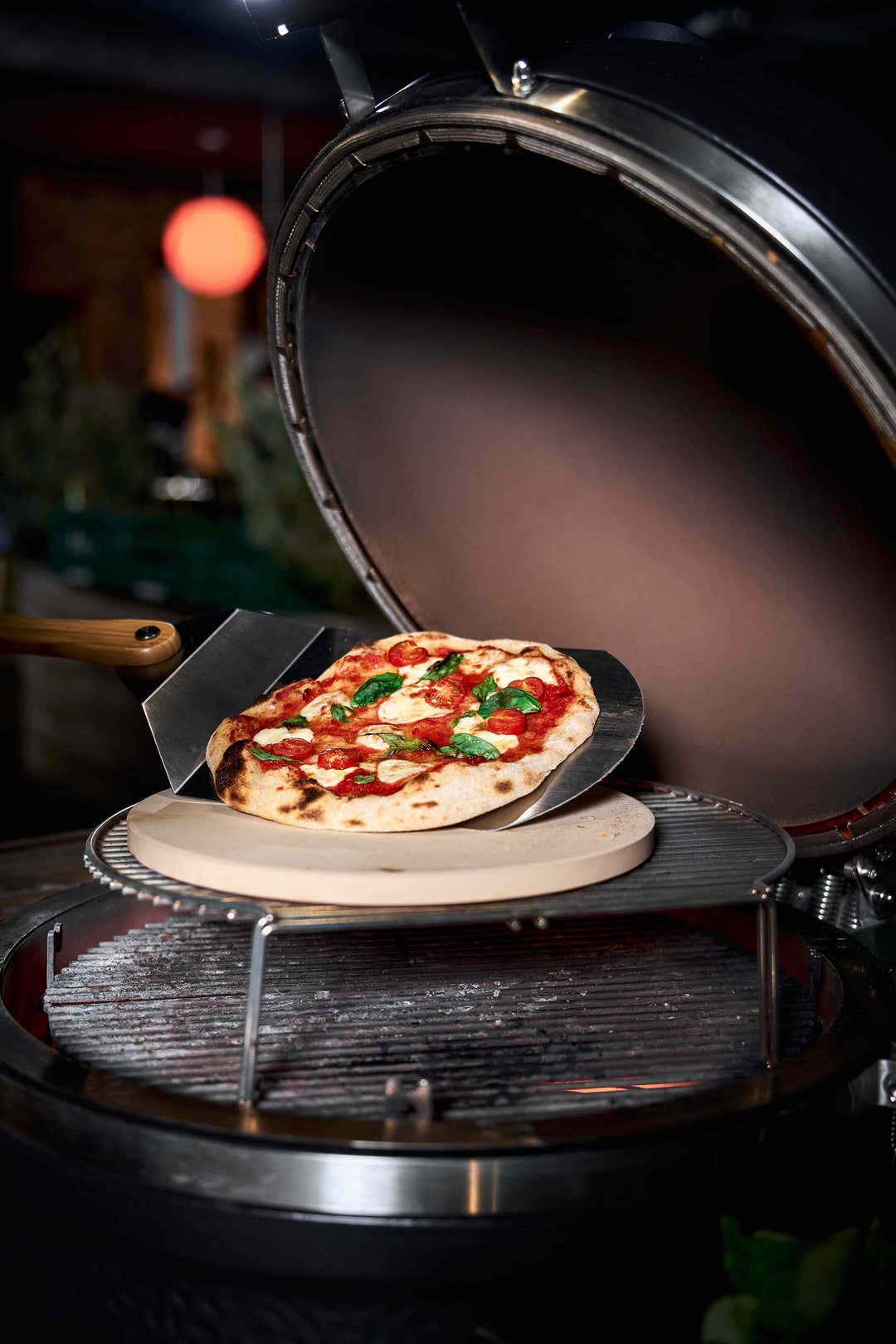 Kamado "Avantgard", Keramikgrill, B 135 cm x H 129 cm, 165 kg, 52 cm Grillrost, inkl. Fahrgestell & Seitentische