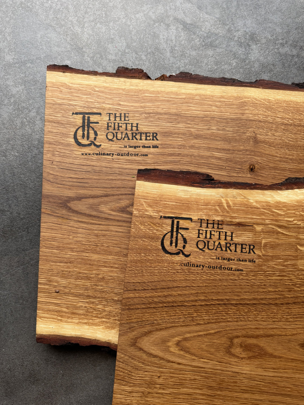 "TFQ Schneidebrett" mit Einbrand,  Eiche massiv, B 60 cm/T 35-40 cm/H 2,5 cm - 4,4 kg